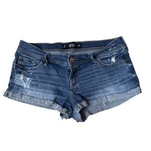 Hollister low rise denim shorts size 13/31